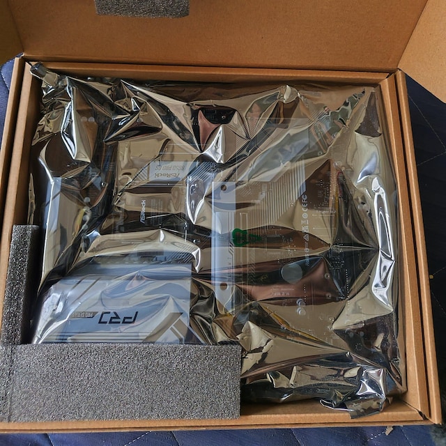 ASRock B650 Pro RS  PC{/Ӌ@ 