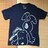 カウズ×ピーナッツ・スヌーピーイラスト柄Tシャツ。XLネイビー