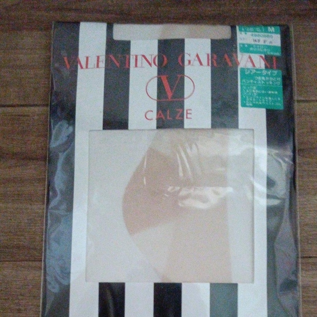 YVESANLAURENT.VALENTLNO.pXg  t@bV 