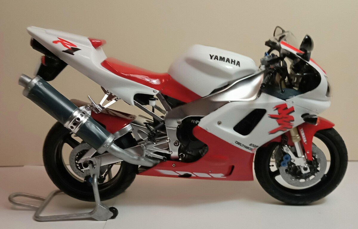 1/12 タミヤ ヤマハYZF-R1 オートバイ プラモデル完成品 タミヤからヤマハのフラッグシップモデルYZF-R1Mが1/12スケール