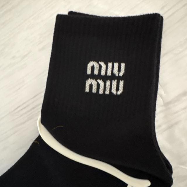 MIUMIUSfB[X\bNX  t@bV 