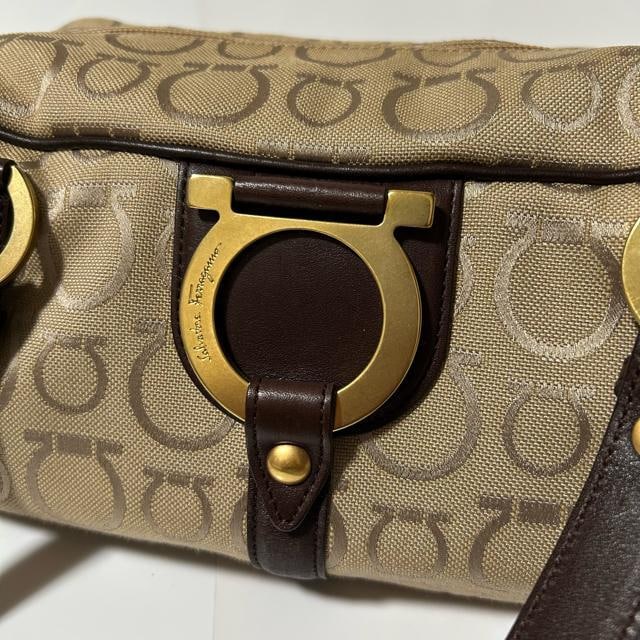 i Ferragamo tFK K`[j V_[obO LoX  uh 